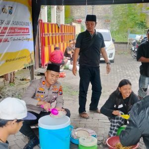 Dapur Berkah Ramadan Polsek Pakal: 600 Porsi Buka Puasa untuk Warga di Surabaya