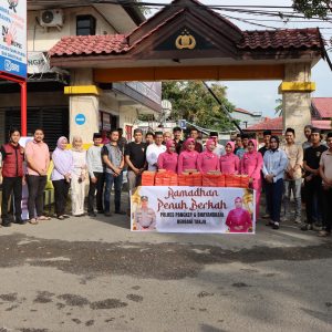Polres Pangkep Bersama Bhayangkari Berbagi Takjil Di Bulan Suci Ramadan
