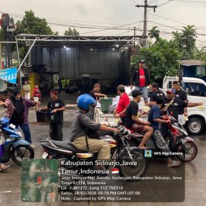 MAKI Jatim Konsisten Berbagi di Hari ke-10 Ramadan, 1.000 Paket Takjil Dibagikan di Raya Juanda