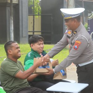Cepat Dekat Bersahabat : Polres Probolinggo Buka Layanan Samsat dan Sim Keliling Sambil Berbagi Takjil