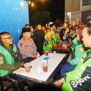 Momen Kapolri Interaksi-Serap Aspirasi Ojol di Kedai Ado Presisi