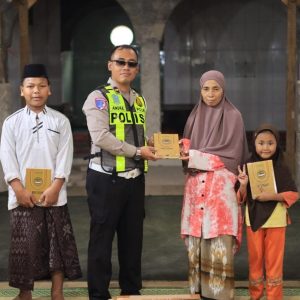 Police Goes to Pondok Pesantren, Satlantas Polres Gresik Tanamkan Tertib Lalu Lintas ke Santri