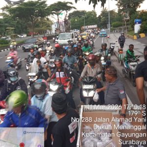 Semangat Berbagi Ramadan, MAKI Jatim Salurkan Ratusan Paket Takjil di Depan CITO Surabaya