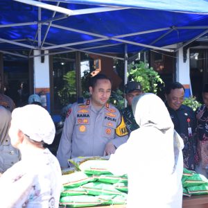 Polres Gresik Gelar Pasar Murah Gerakan Pangan Murah Polri, Beras dan Minyakita Diserbu Warga