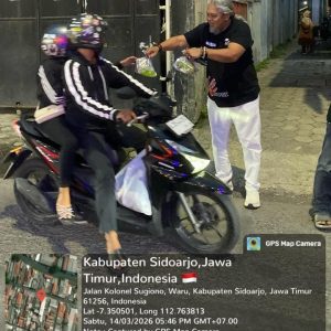 Semangat Berbagi Ramadan, MAKI Jatim Bagikan 1000 Paket Takjil di Kepuh Kiriman Waru