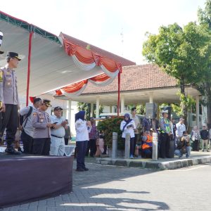 Polres Pasuruan Bersama Pemkab Pasuruan Berangkatkan Ratusan Pemudik Gratis