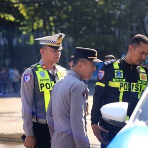Aksi Heroik Satlantas Polres Gresik, Kejar Bus Mudik hingga Tol Tandes Demi Pasutri Tertinggal