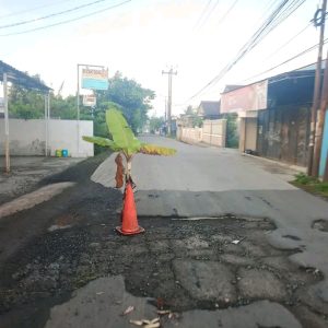 Warga Kecamatan Panongan Kecewa, Jalan Rusak Tak Kunjung Diperbaiki, Desak Pemda Tangerang Bertindak