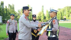 Kapolda Sulsel Pimpin Apel Gabungan dan Berikan Penghargaan kepada Personel Berprestasi