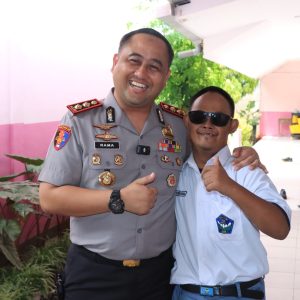 Aksi Humanis Kapolres Gresik di SLB, Beri Semangat dan Pelukan Hangat untuk Anak Anak Istimewa