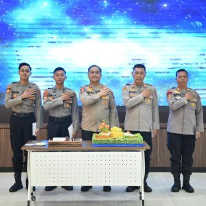 Wujud Perhatian Pimpinan, Kapolres Gresik Gelar Tasyakuran Ulang Tahun Personel