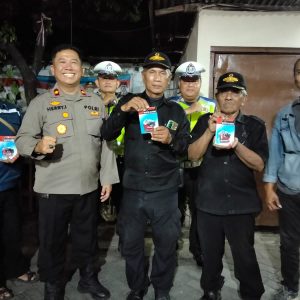 Antisipasi Curanmor, Polsek Semampir Bagikan Kunci Ganda Gratis untuk Warga