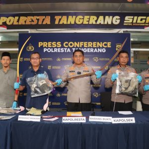 POLRESTA TANGERANG GELAR KONFERENSI PERS UNGKAP KASUS TAWURAN PELAJAR BERUJUNG MAUT DI SUKADIRI