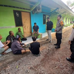 Polsek Panongan Cek TKP Kontrakan, Korban Diduga Meninggal karena Sesak Napas