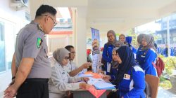 Polres Bojonegoro Gelar Pemeriksaan Kesehatan Gratis bagi Buruh Jelang May Day