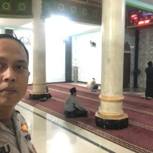 Subuh Keliling di Masjid Nurul Yaqin, Bhabinkamtibmas Perkuat Silaturahmi dan Kamtibmas