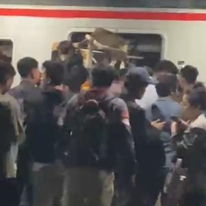 Tabrakan Kereta Api di Bekasi, Sejumlah Penumpang Luka