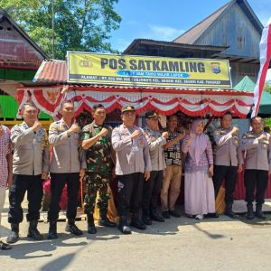 Tim Penilaian Lomba Satkamling Polres Pangkep Tinjau Langsung Pos Kamling Tanjonge Kelurahan Segeri