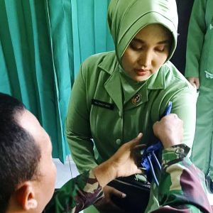 ‎Persit Wujudkan Keluarga Sehat di Pelayanan KB Gratis TMMD 128 Gresik