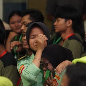 ‎Tangis Haru Warnai Persami SMA Gema 45 Surabaya