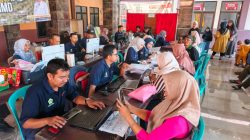 ‎Tiga Ratusan Warga Padati Balai Desa Slempit