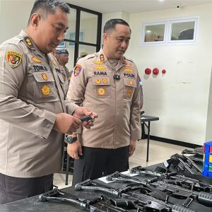 Polres Gresik Bersama Polda Jatim Periksa dan Tertibkan Senjata Api Organik Anggota