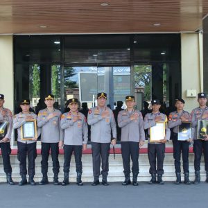 Enam Personel Polres Pangkep Terima Penghargaan Kapolda Sul-Sel