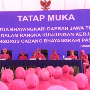 Ketua Bhayangkari Jatim Tinjau UMKM dan Serahkan Tali Asih di Polres Pasuruan