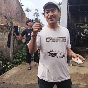 Ketua RT 01/01 Kampung Babakan Ajak Warga Gotong Royong Bersihkan Lingkungan