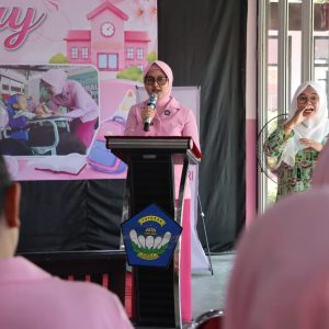 Wujud Kepedulian, Kapolres Gresik dan Ketua Bhayangkari Beri Apresiasi Guru serta Siswa Berprestasi SLB Kemala Bhayangkari 2