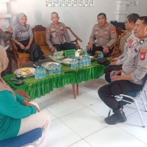 Penilaian Lomba Tiga Pilar Kelurahan Kalabbirang Berlangsung Di Baruga Sayang