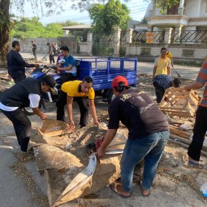 Gerakan ASRI Forkopimcam Pasar Kemis, Polisi dan Warga Bersihkan Lingkungan di Sukamantri