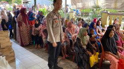 BHABINKAMTIBMAS DESA MEKAR JAYA MONITORING PENYALURAN BANSOS BULOG