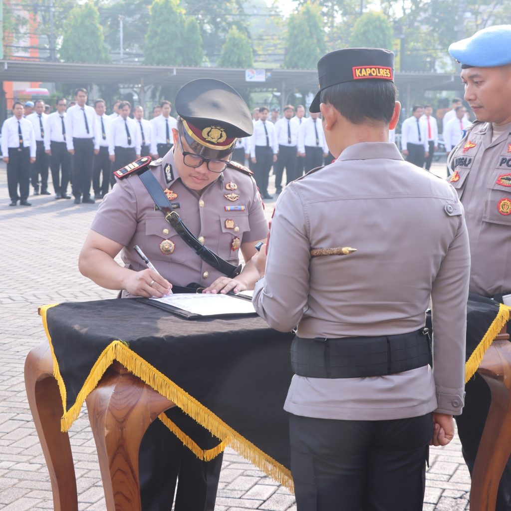 Kapolres Pimpin Sertijab PJU Dan Kapolsek Jajaran : Tingkatkan Pelayanan Publik Humanis Dan Responsif