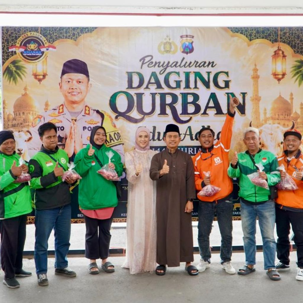 Polres Pasuruan Salurkan 16 Sapi dan 57 Kambing Kurban untuk Masyarakat di Hari Idul Adha