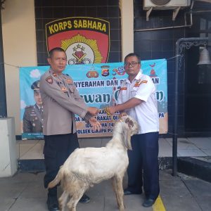 Pokdarkamtibmas Bhayangkara Resor Kota Tangerang dan Sektor Cikupa Gelar Penyembelihan Hewan Kurban