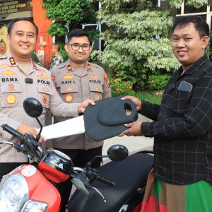 Polsek Jajaran Polres Gresik Gerak Cepat Ungkap Begal dan Curanmor, Motor Korban Langsung Dikembalikan