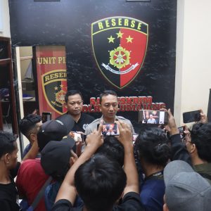 Polres Lumajang Amankan Tersangka Penadah Sapi Curian dan Senpi Rakitan