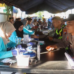 Polri Untuk Masyarakat : Polres Lumajang Gelar Bakti Kesehatan Sambut Hari Bhayangkara ke-80
