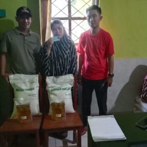 Penyaluran Bantuan Pangan Beras Dan Minyak Goreng Di Kelurahan Biraeng