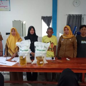 Penyaluran Bantuan Pangan Beras Dan Minyak Goreng Di Kelurahan Bonto Langkasa 
