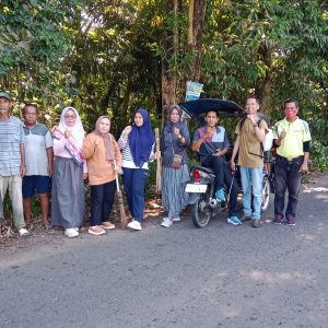 Pemkel Mangallekana Kerja Bakti Di Jalan Poros Baddoe-Malise