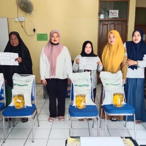 Penyaluran Bantuan Pangan Beras Dan Minyak Goreng Di Kelurahan Bonto Perak