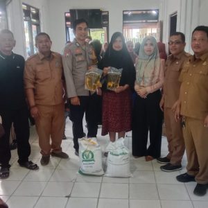 Penyaluran Bantuan Pangan Beras Dan Minyak Goreng Di Kelurahan Anrong Appaka