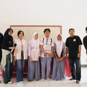 GREBEK SEKOLAH Prayerkids Tembus Pandeglang, Puluhan Siswa Berprestasi Terima Sepatu Gratis