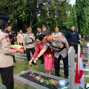 Polri Gelar Ziarah dan Tabur Bunga Jelang Hari Bhayangkara ke-80