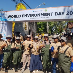 Peringati Hari Lingkungan Hidup Sedunia 2026, Polres Gresik Ikut Aksi Bersih Pantai Bersama PT Freeport Indonesia di Bungah