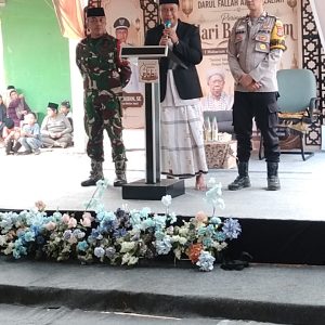Pemdes Mekar Jaya dan Ponpes Darul Falah Al Istiqlaliah Gelar Pawai Obor dan Santunan 86 Anak Yatim Sambut 1 Muharam 1448 H
