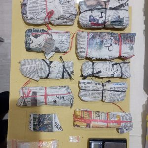 Satresnarkoba Polrestabes Surabaya Amankan Pria Kurir Ganja dan Sabu