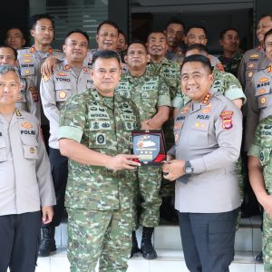 Perkuat Soliditas TNI-Polri, Kapolresta Tangerang Jalin Silaturahmi dengan Kodim 0510/Tigaraksa   